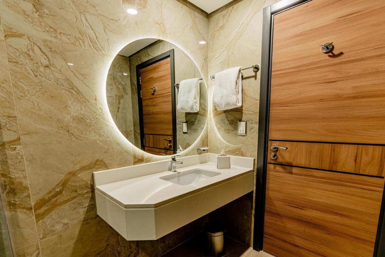 Resivation Hotel Dubai Exteriör bild