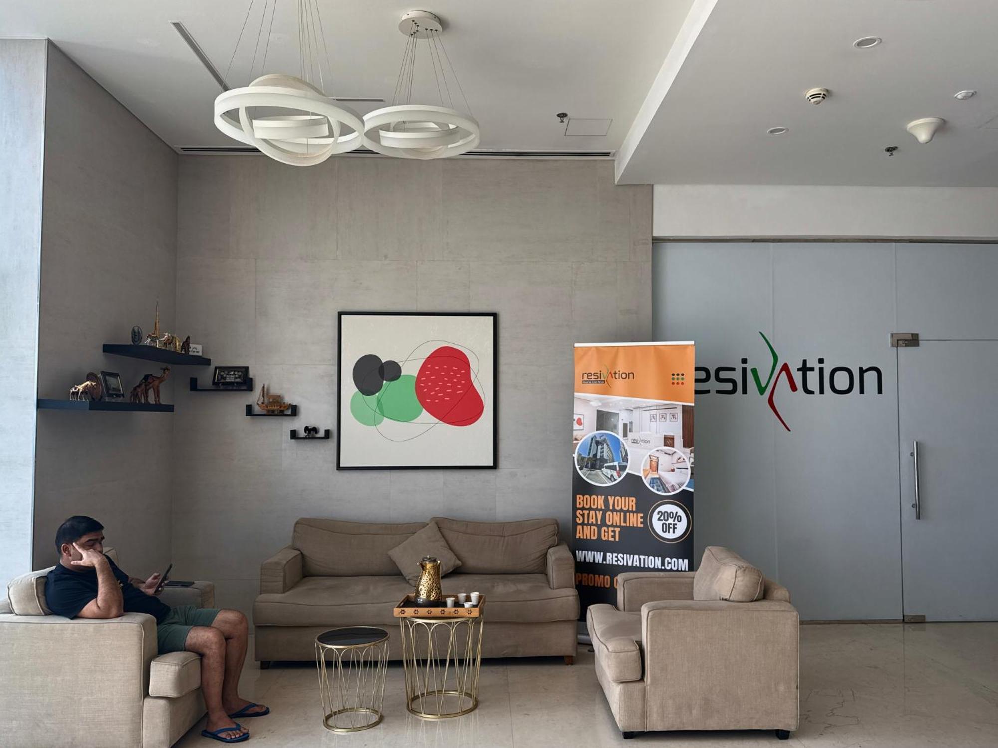 Resivation Hotel Dubai Exteriör bild